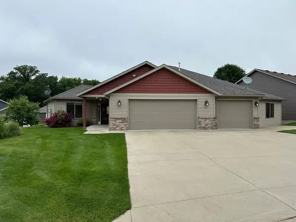 932 Oak Pond CT, Sartell, MN 56377