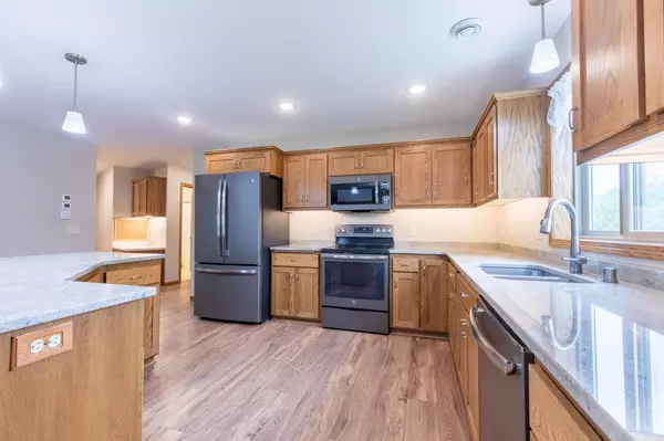 Sartell, MN 56377,932 Oak Pond CT