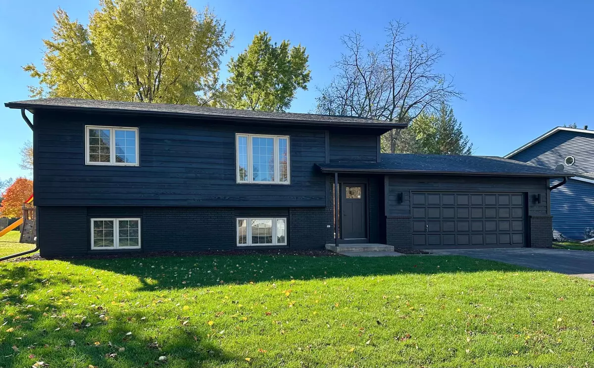 Eagan, MN 55123,1052 Ticonderoga TRL