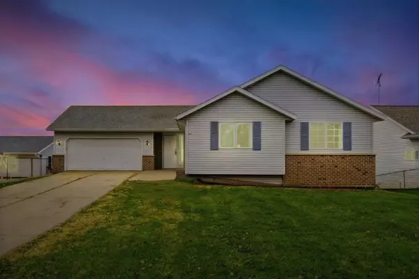 403 8th ST NW, Kasson, MN 55944