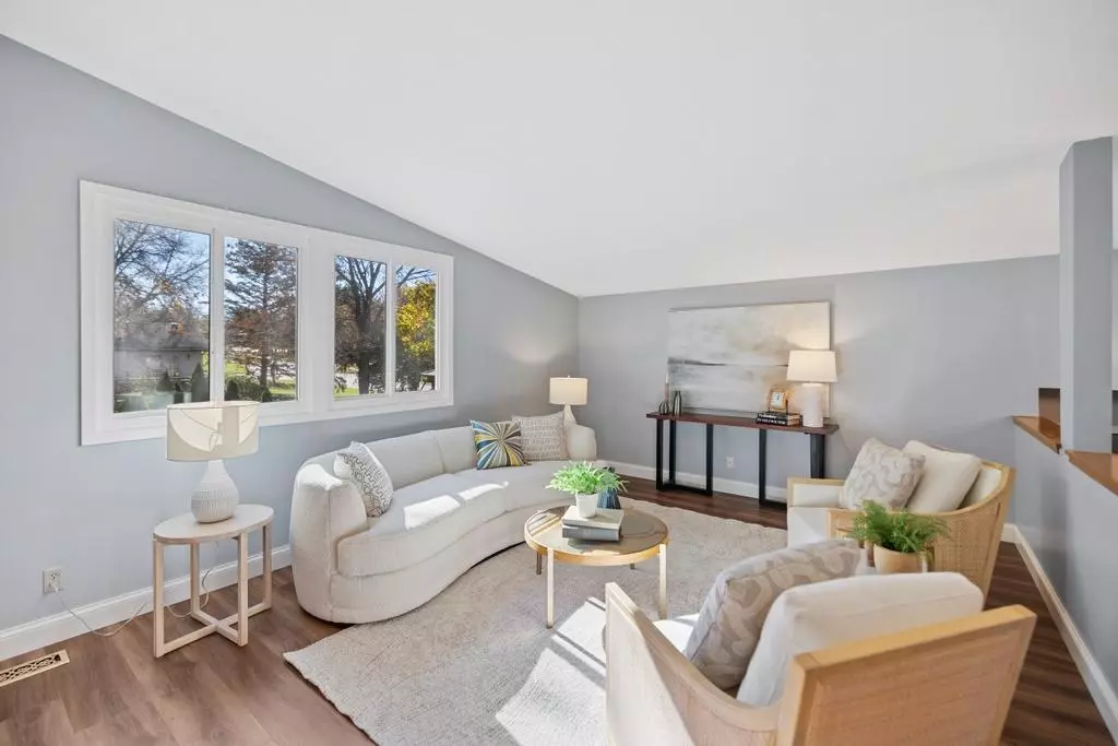 Eden Prairie, MN 55344,8621 Darnel RD