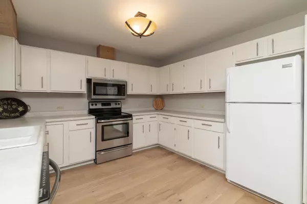 Prescott, WI 54021,1221 Pearl ST