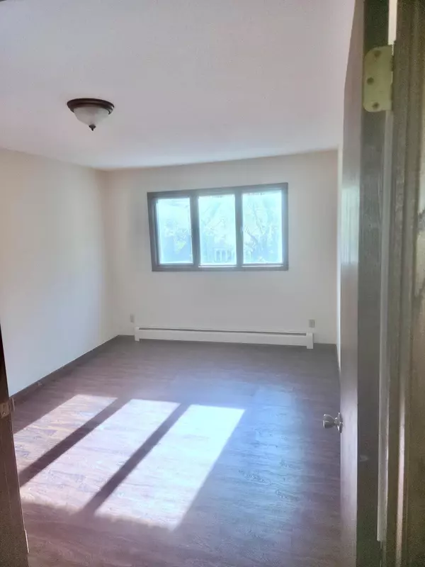 Oakdale, MN 55128,6060 52nd ST N