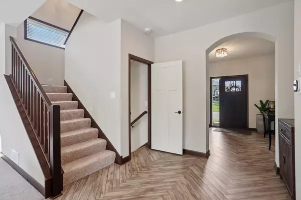 Lakeville, MN 55044,8266 200th ST W