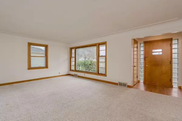 Montgomery, MN 56069,512 3rd ST NE