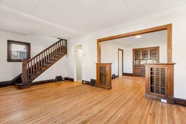 Columbia Heights, MN 55421,954 43rd AVE NE