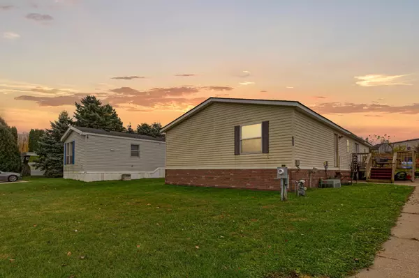 831 30th ST NW, Faribault, MN 55021