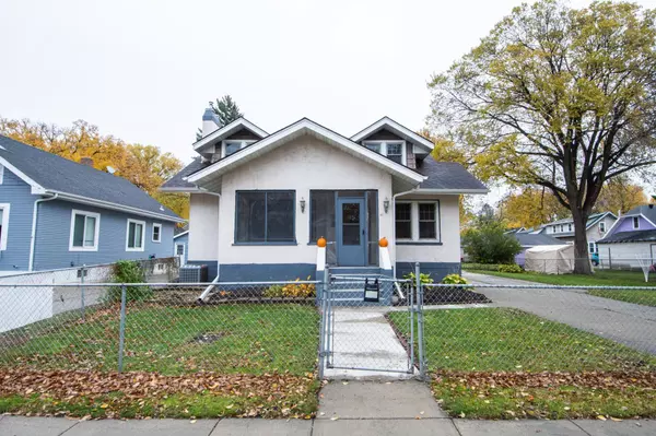 1112 University DR S, Fargo, ND 58103