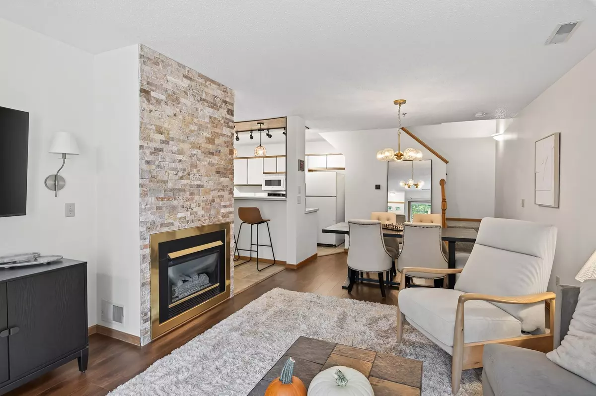 Mendota Heights, MN 55120,2597 Bedford CT #27