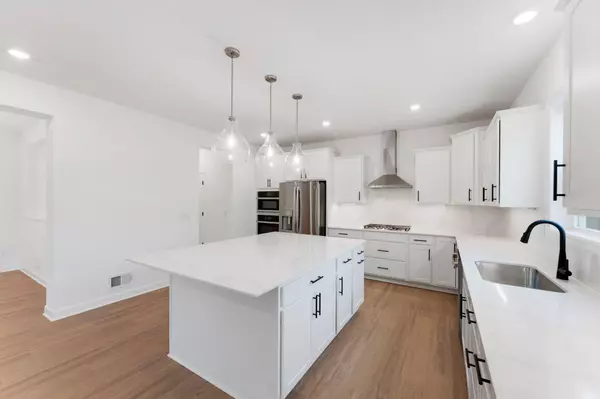 Maple Grove, MN 55374,10560 Kingsview LN N