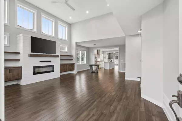 15664 Cobblestone Lake Pkwy, Apple Valley, MN 55124