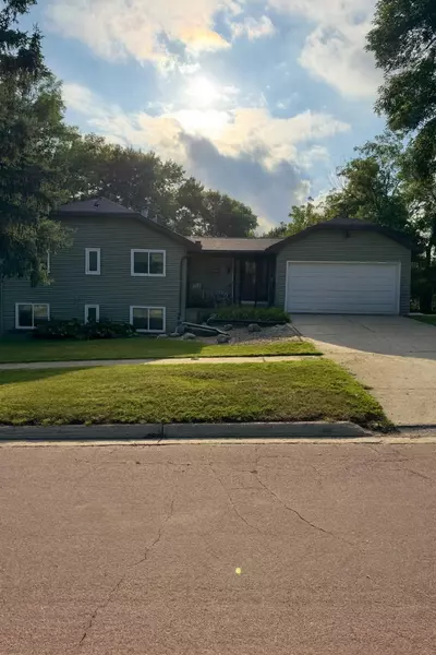 704 Miller AVE, Windom, MN 56101