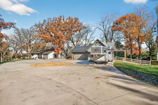 3000 Surry LN, Minnetonka, MN 55305