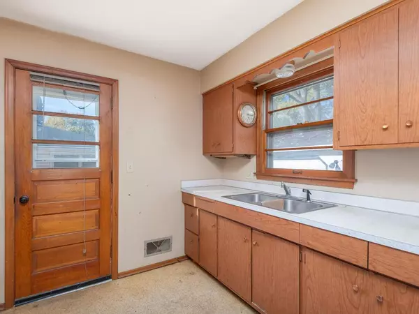 Eagan, MN 55122,4343 Onyx DR