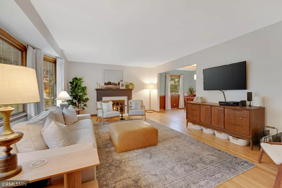 200 Heritage CIR N, Burnsville, MN 55337