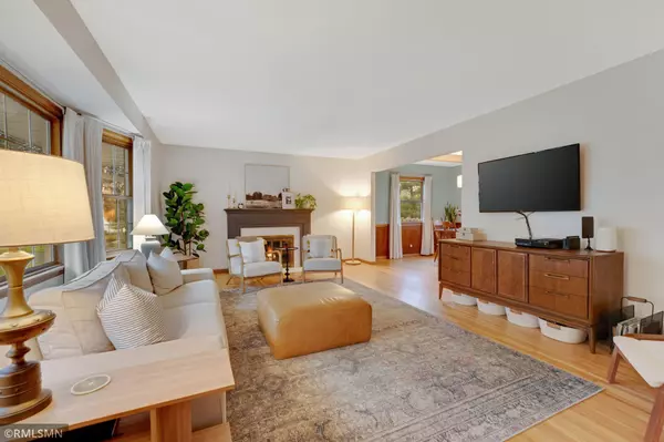 200 Heritage CIR N, Burnsville, MN 55337