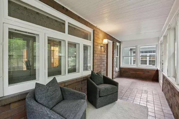 Saint Paul, MN 55104,2138 Marshall AVE