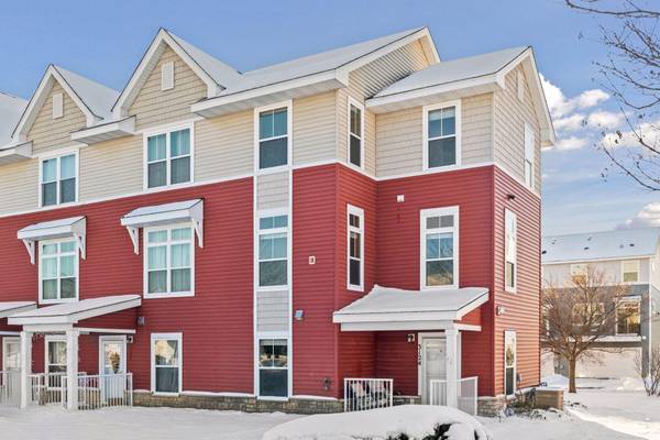 3124 Thoreau RD, Chaska, MN 55318