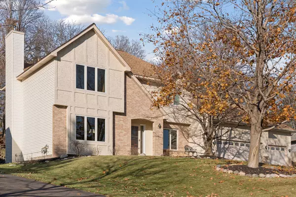 8463 Zanzibar LN N, Maple Grove, MN 55311