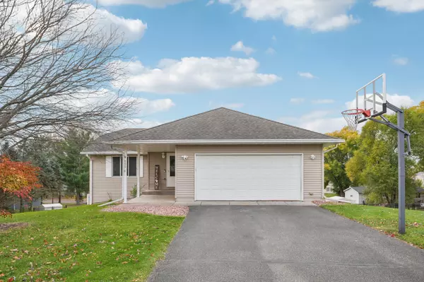 665 Flora SQ, Prescott, WI 54021