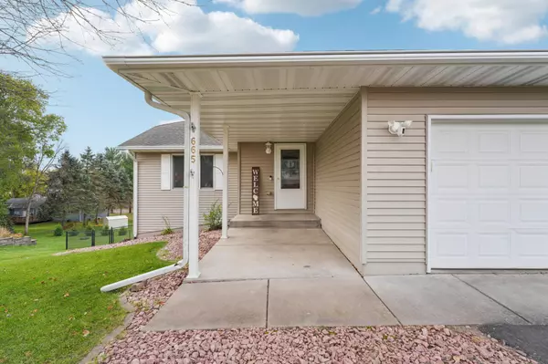 Prescott, WI 54021,665 Flora SQ