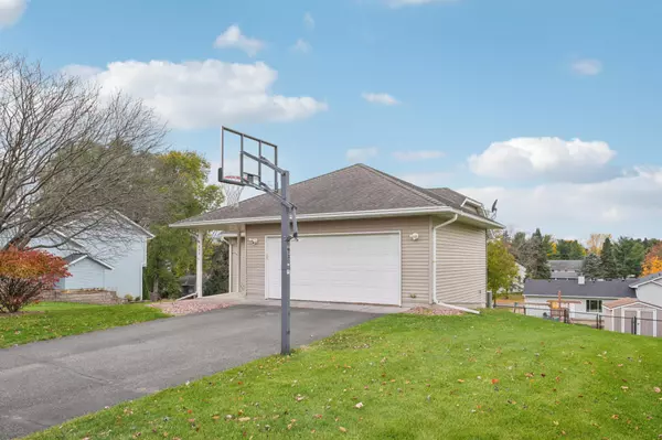 Prescott, WI 54021,665 Flora SQ