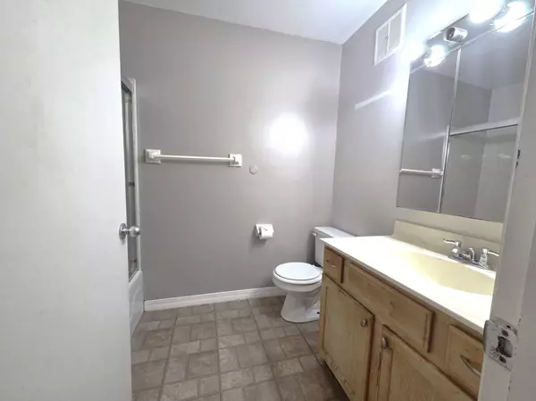 Eagan, MN 55122,4130 Rahn RD #111