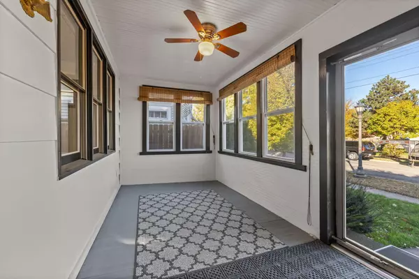 Saint Paul, MN 55104,1318 Taylor AVE