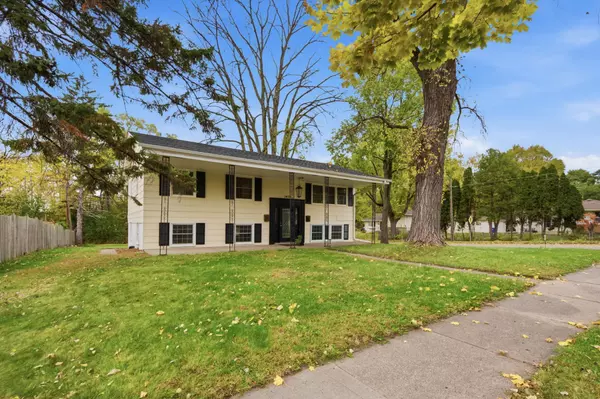 Saint Paul, MN 55106,1439 Mcafee ST