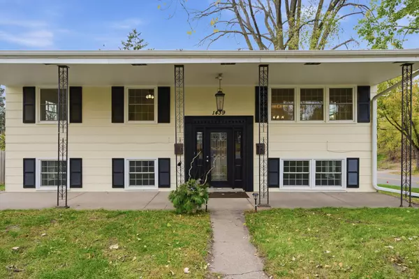 Saint Paul, MN 55106,1439 Mcafee ST