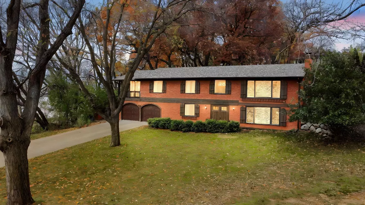 Minnetonka, MN 55391,1533 Clare LN