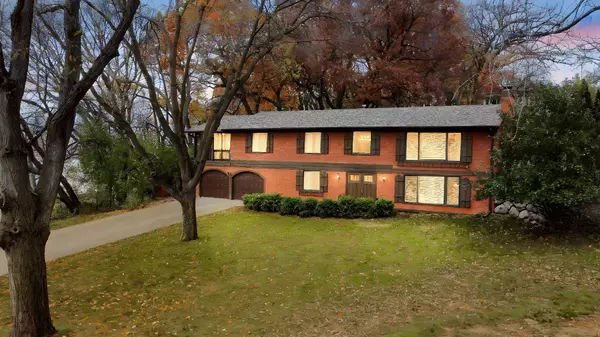 1533 Clare LN, Minnetonka, MN 55391