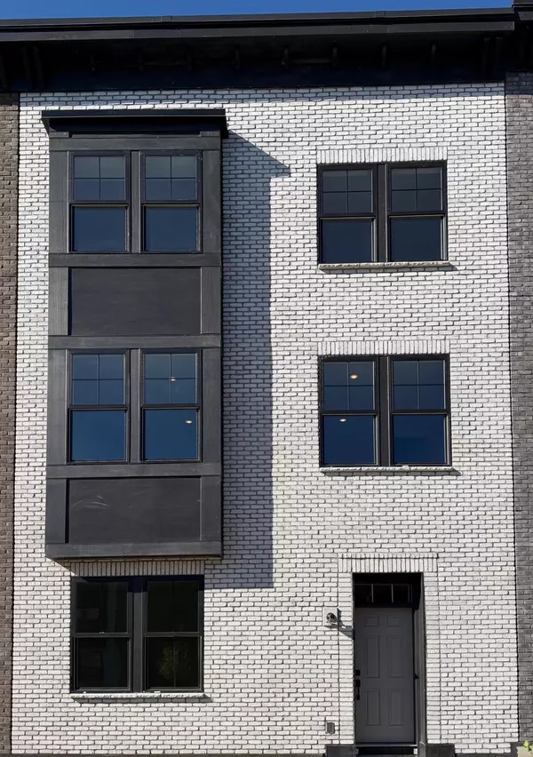 Saint Paul, MN 55116,909 Mount Curve BLVD #F