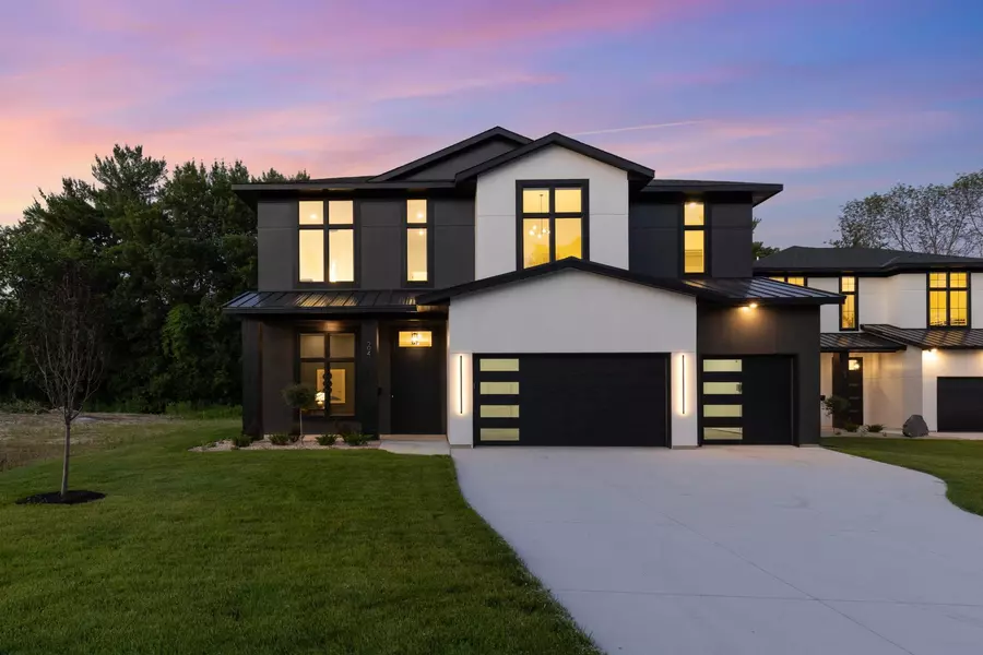 504 N Maple ST, Chaska, MN 55318