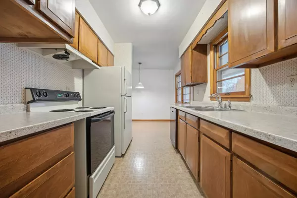 Moorhead, MN 56560,537 Maple LN