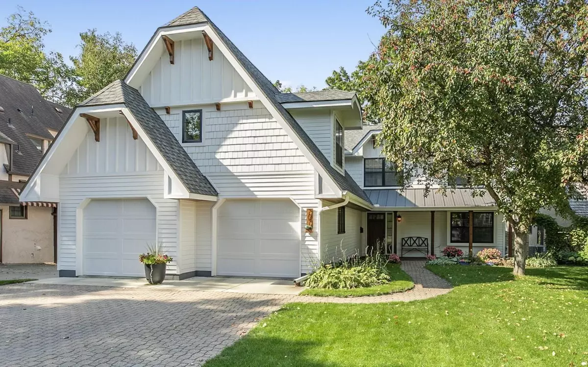 Saint Cloud, MN 56304,707 Riverside DR SE