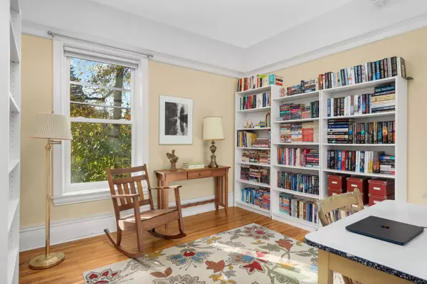 Saint Paul, MN 55104,69 Milton ST N #3