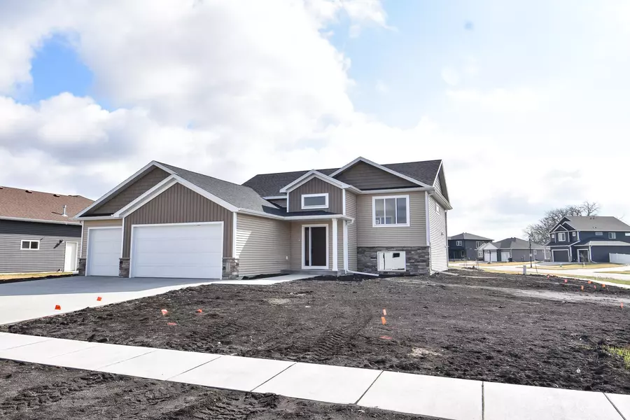 4205 Bristlecone LOOP S, Fargo, ND 58104