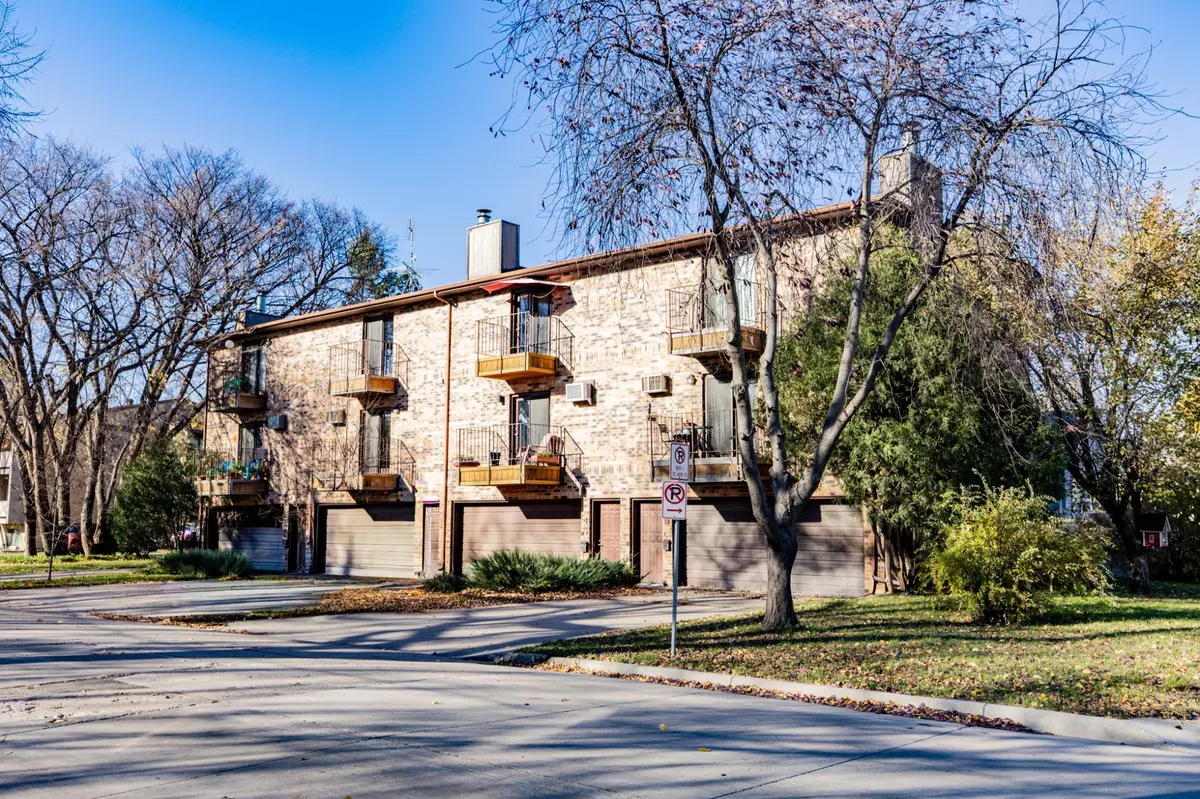 Fargo, ND 58103,403 11th AVE S