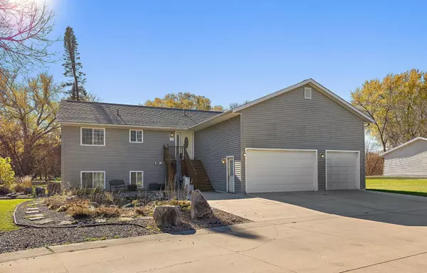 1055 Johnson PL SE, Owatonna, MN 55060