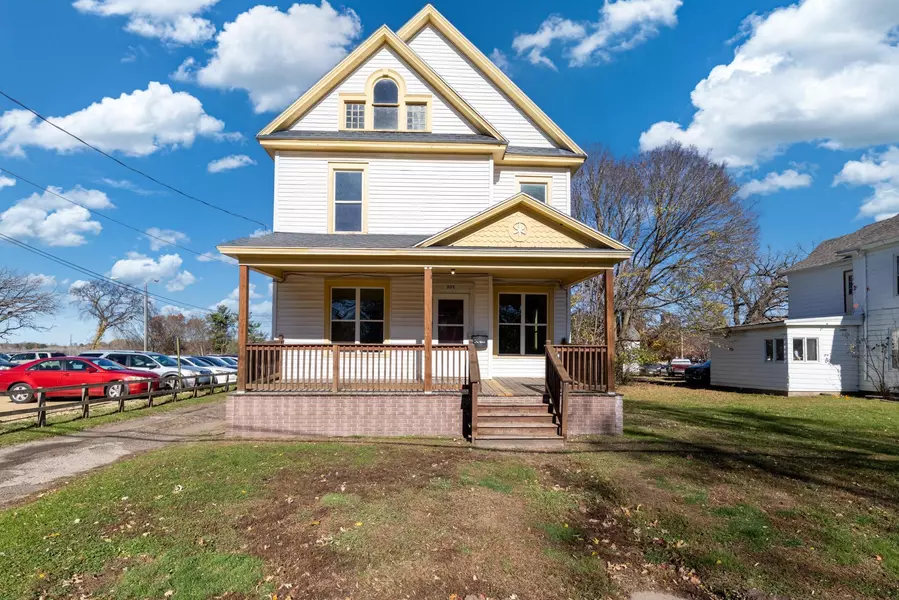 207 12th AVE W, Menomonie, WI 54751