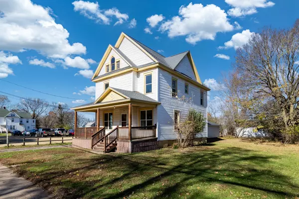 Menomonie, WI 54751,207 12th AVE W