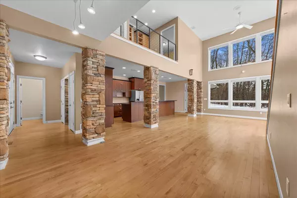 Hudson, WI 54016,214 Madison CIR