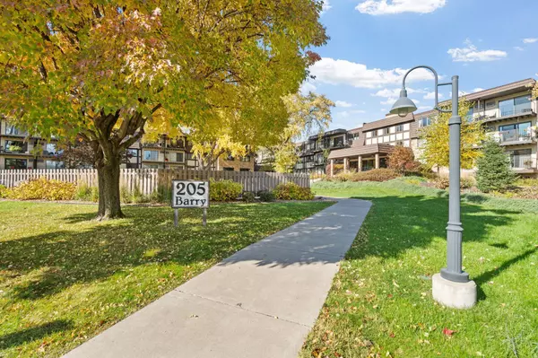 Wayzata, MN 55391,205 Barry AVE S #114