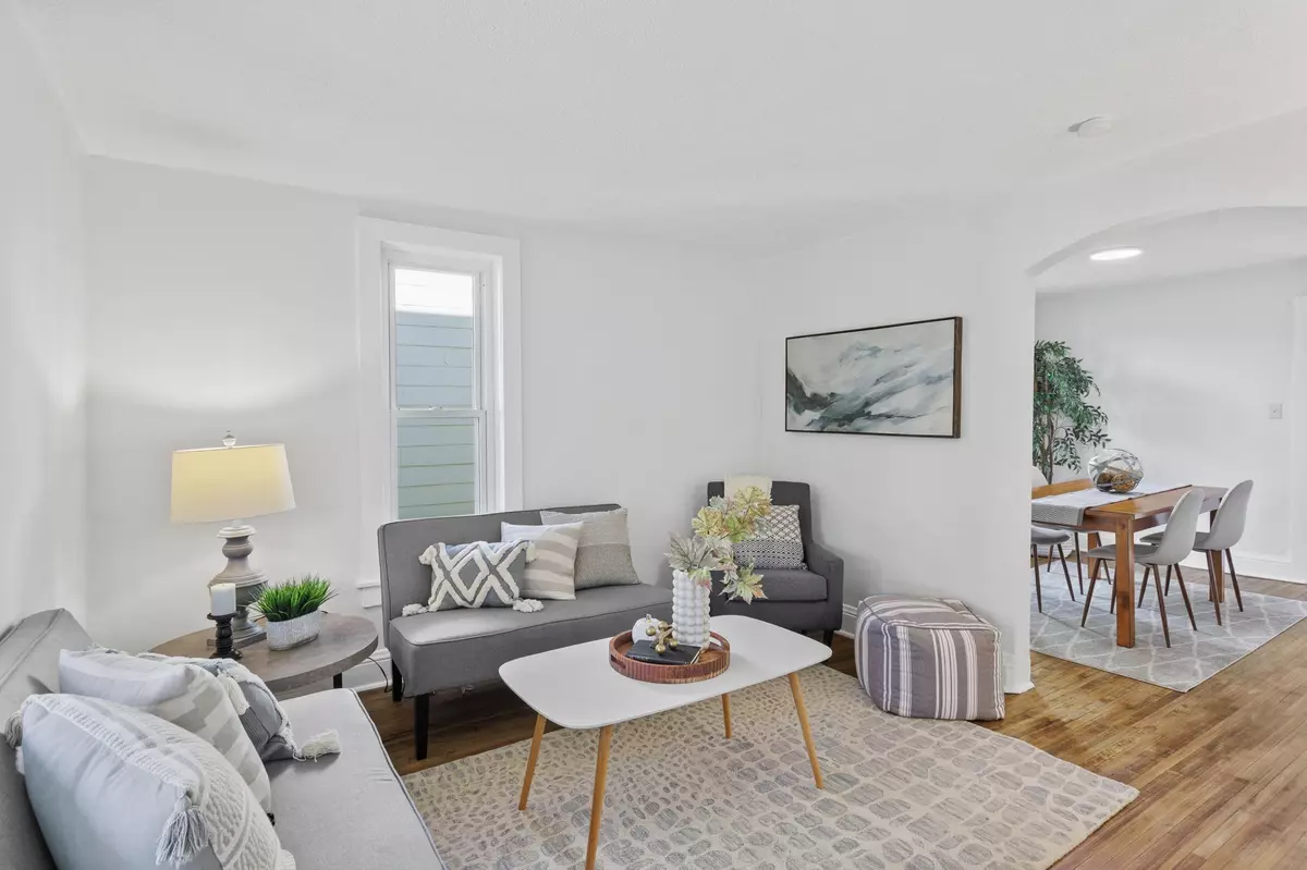 Saint Paul, MN 55104,844 Howell ST N