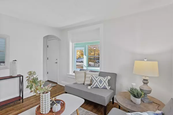 Saint Paul, MN 55104,844 Howell ST N