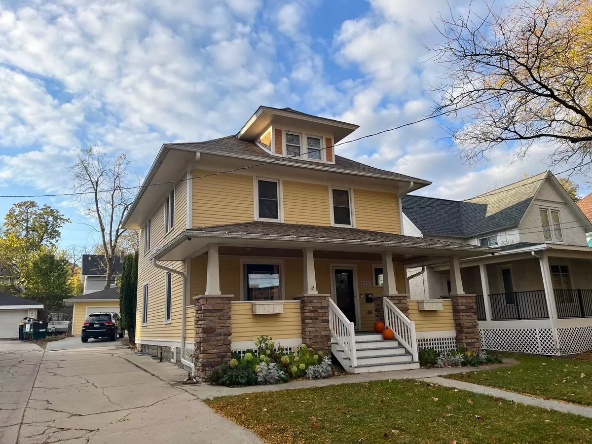 Rochester, MN 55902,912 Center ST W