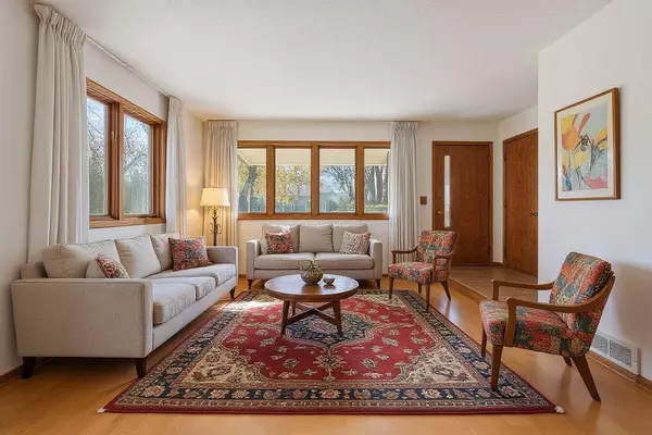 Arden Hills, MN 55112,1823 Gramsie RD