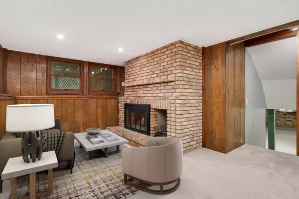 Eden Prairie, MN 55344,8666 Windward CIR