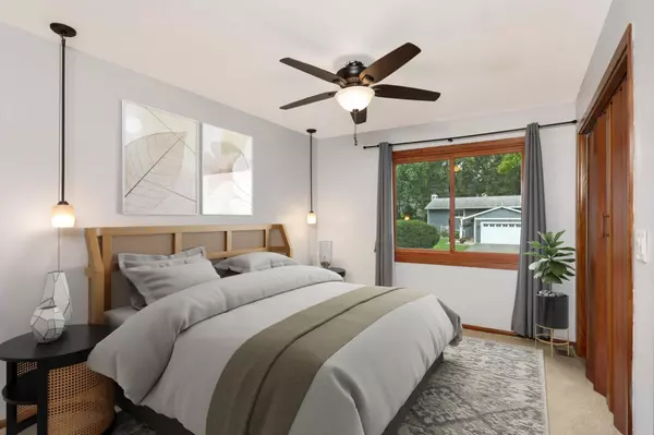 Eden Prairie, MN 55344,8666 Windward CIR